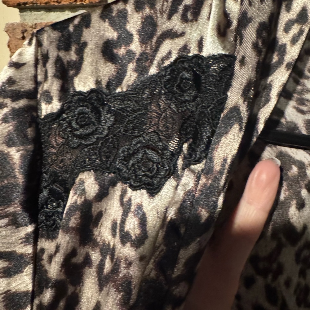 Leopard Print Kimono Robe - Picture 4 of 8